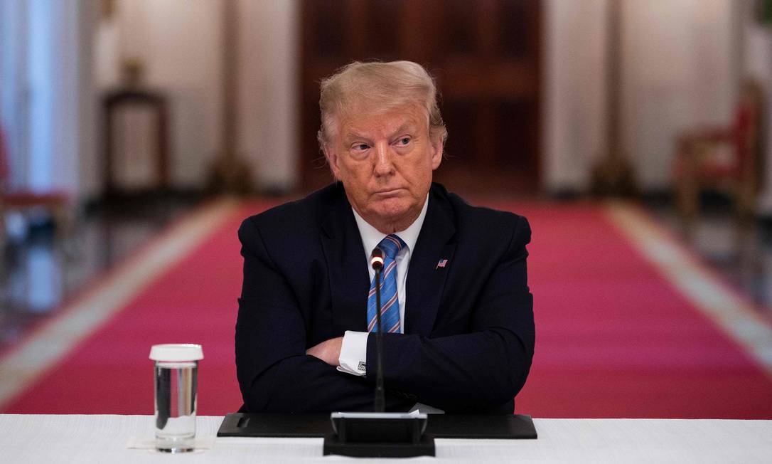 trump-impoe-novas-tarifas-a-caminhoes-e-onibus-importados