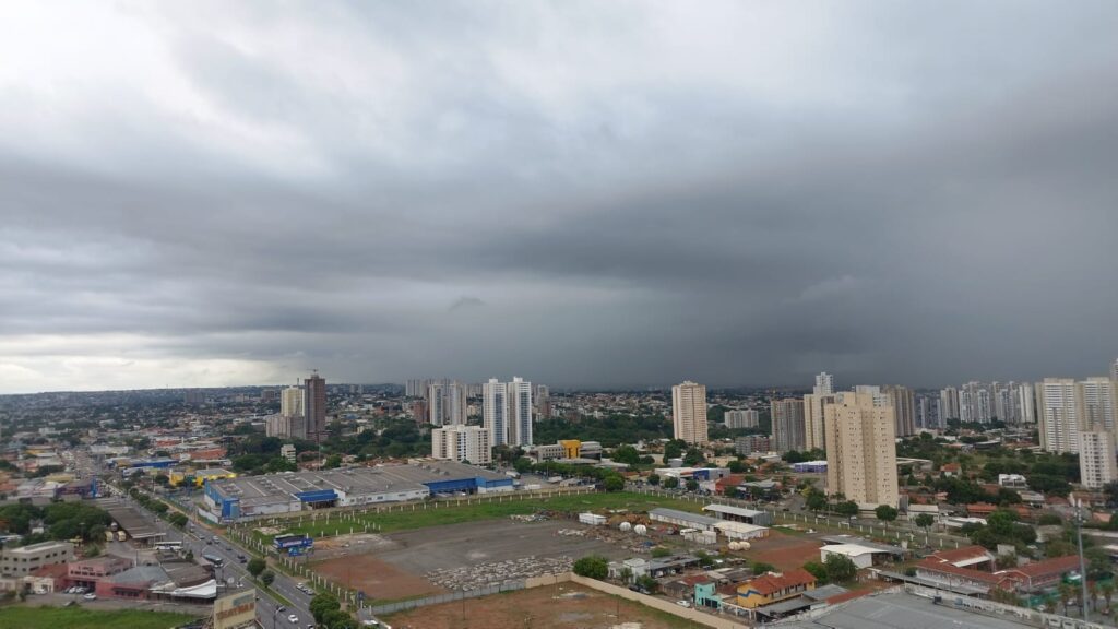 semana-comeca-com-chuvas-isoladas,-ventos-fortes-e-granizo-em-goias