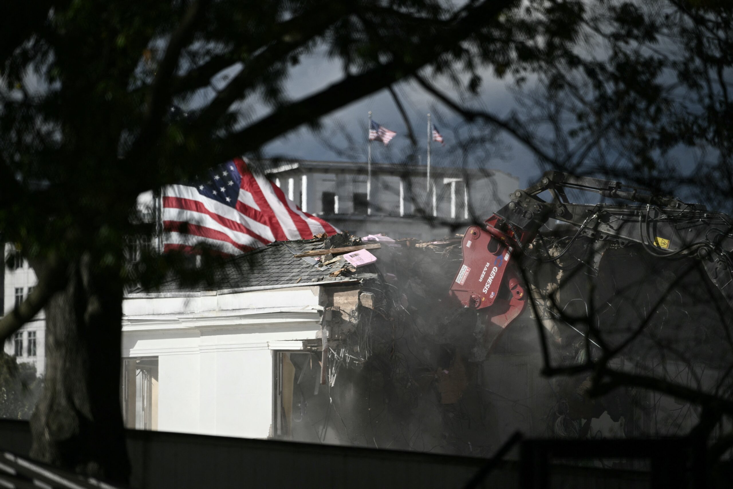 trump-confirma-demolicao-total-de-ala-da-casa-branca-para-novo-salao-de-baile