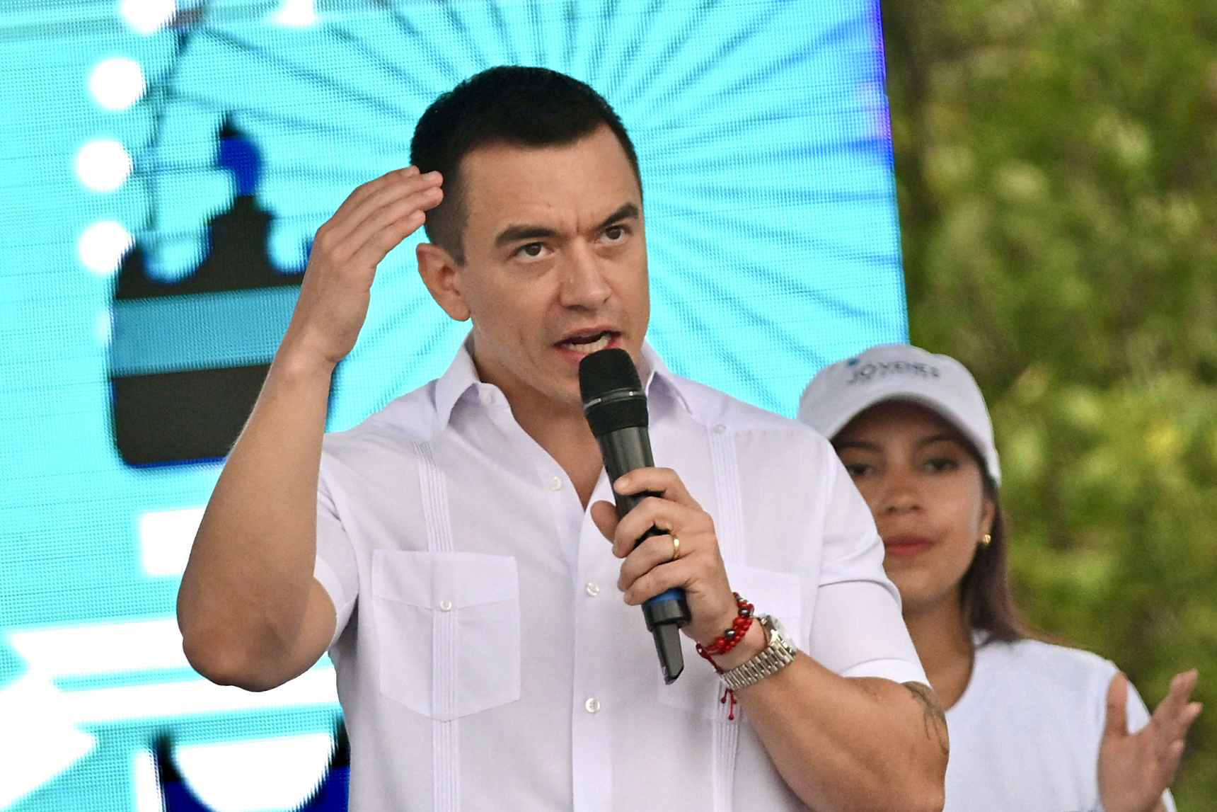 presidente-de-equador-denuncia-tentativa-de-envenenamento-com-marmelada-e-chocolate