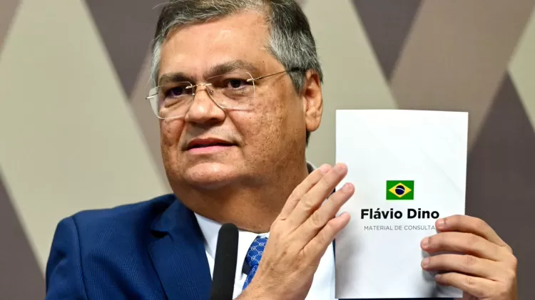 dino-lembra-ameaca-a-ministros-do-stf-e-brinca:-‘gilmar-vai-primeiro’