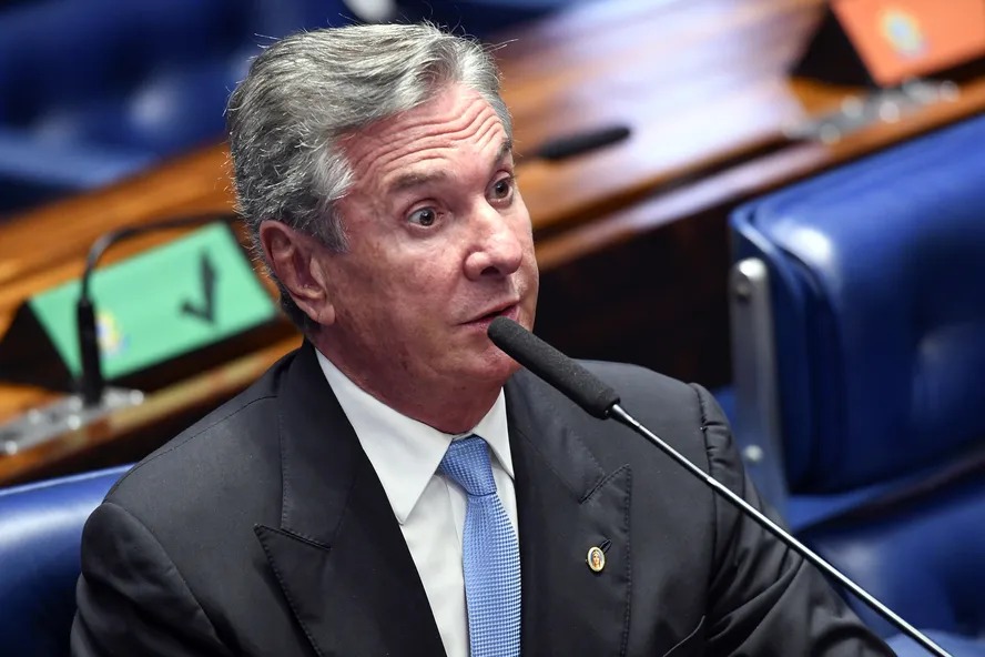 collor:-governo-de-al-diz-que-levou-meses-para-avisar-sobre-tornozeleira-por-nao-saber-e-mail