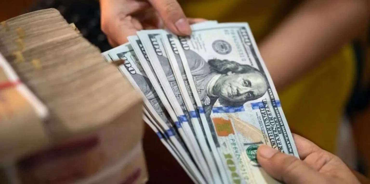 dolar-no-fim-de-2025-passa-de-r$-5,45-para-r$-5,41,-projeta-focus