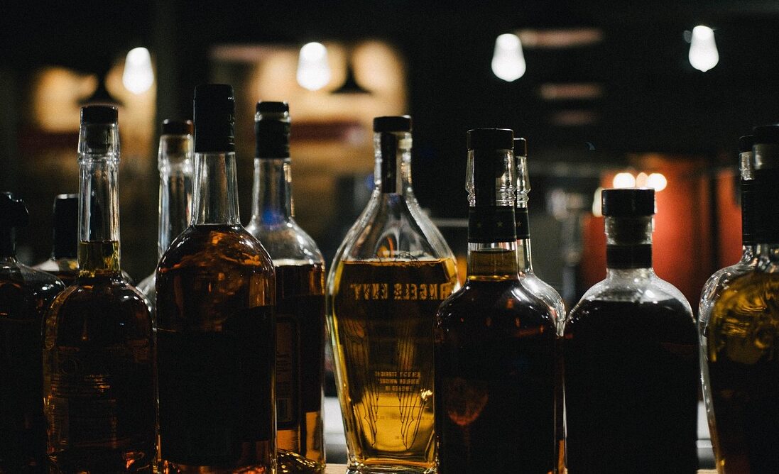 metanol:-crise-completa-um-mes-com-alerta-para-falsificacao-de-bebidas