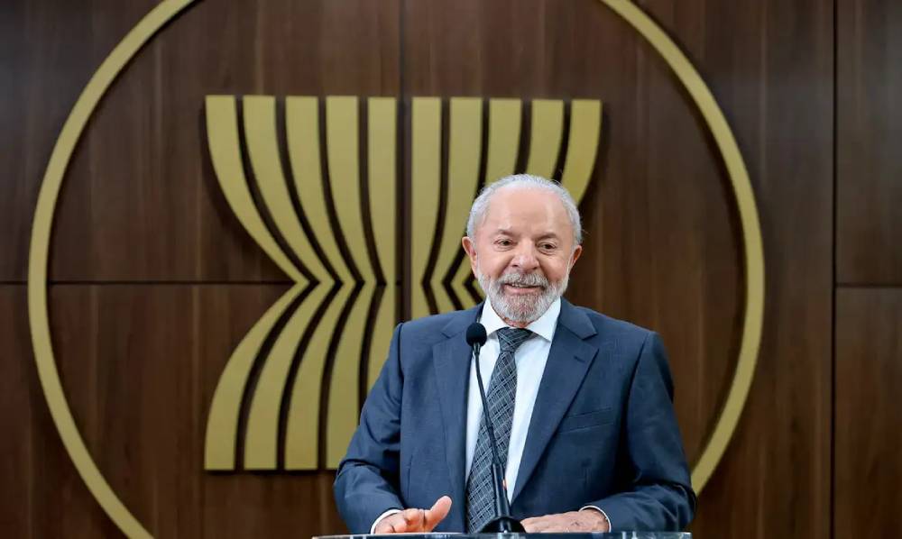 lula-sobre-indicacao-de-jorge-messias-ao-stf:-‘deixa-eu-chegar-ao-brasil-primeiro’