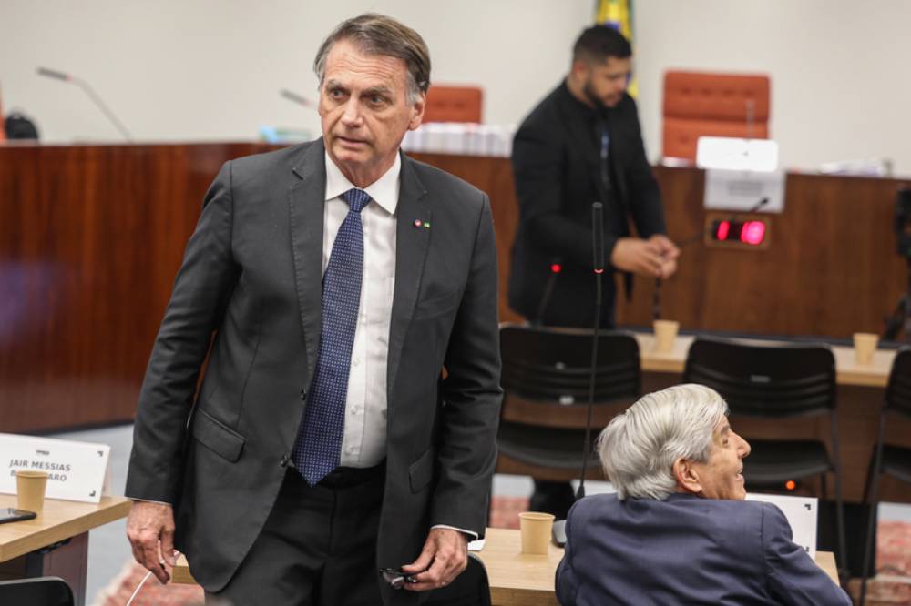bolsonaro-e-aliados-repetem-teses-em-recursos-ao-stf-e-afagam-fux,-de-olho-em-revisao-das-penas
