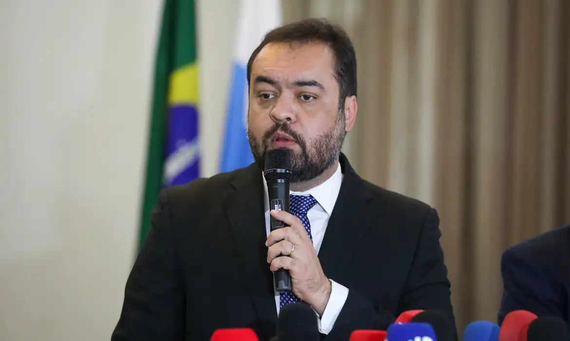 castro-critica-governo-lula,-que-ve-exploracao-eleitoreira-de-operacao-policial-no-rio