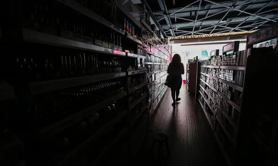 ons-apresenta-plano-para-corte-emergencial-de-geracao-em-pequenas-usinas-para-evitar-apagoes