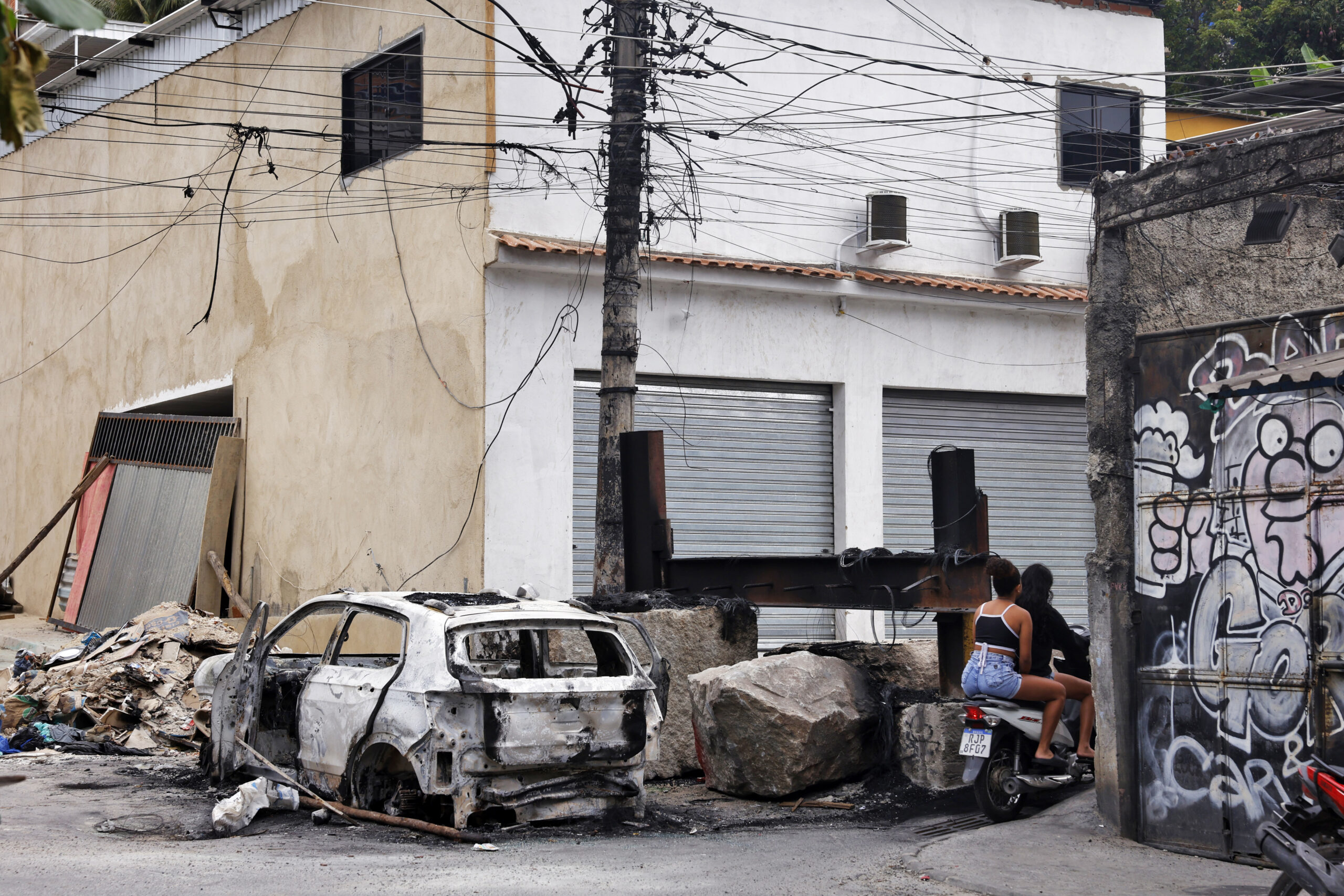 genial/quaest:-so-esquerda-desaprova-megaoperacao-policial-que-matou-121-pessoas-no-rj