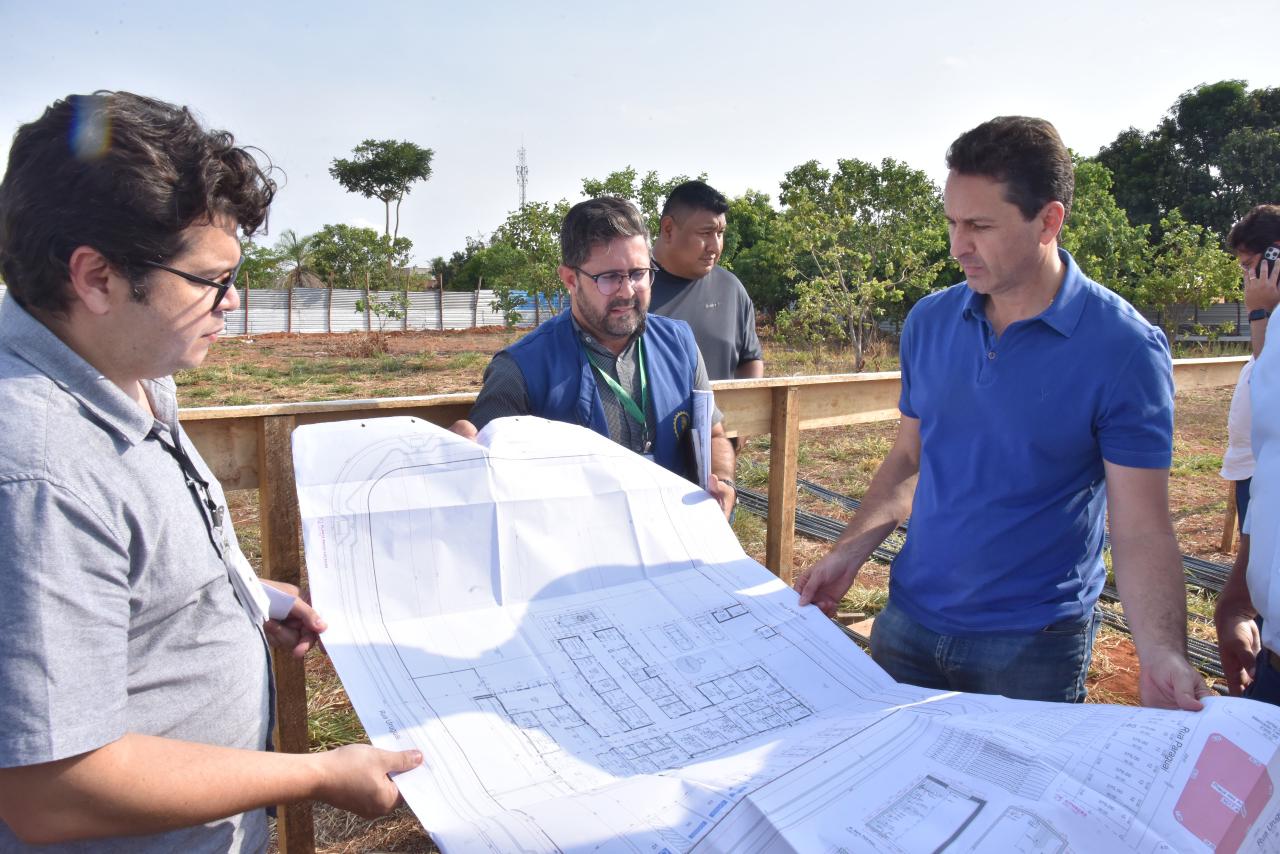 vilela-vistoria-obras-de-ampliacao-da-rede-de-saude-em-aparecida