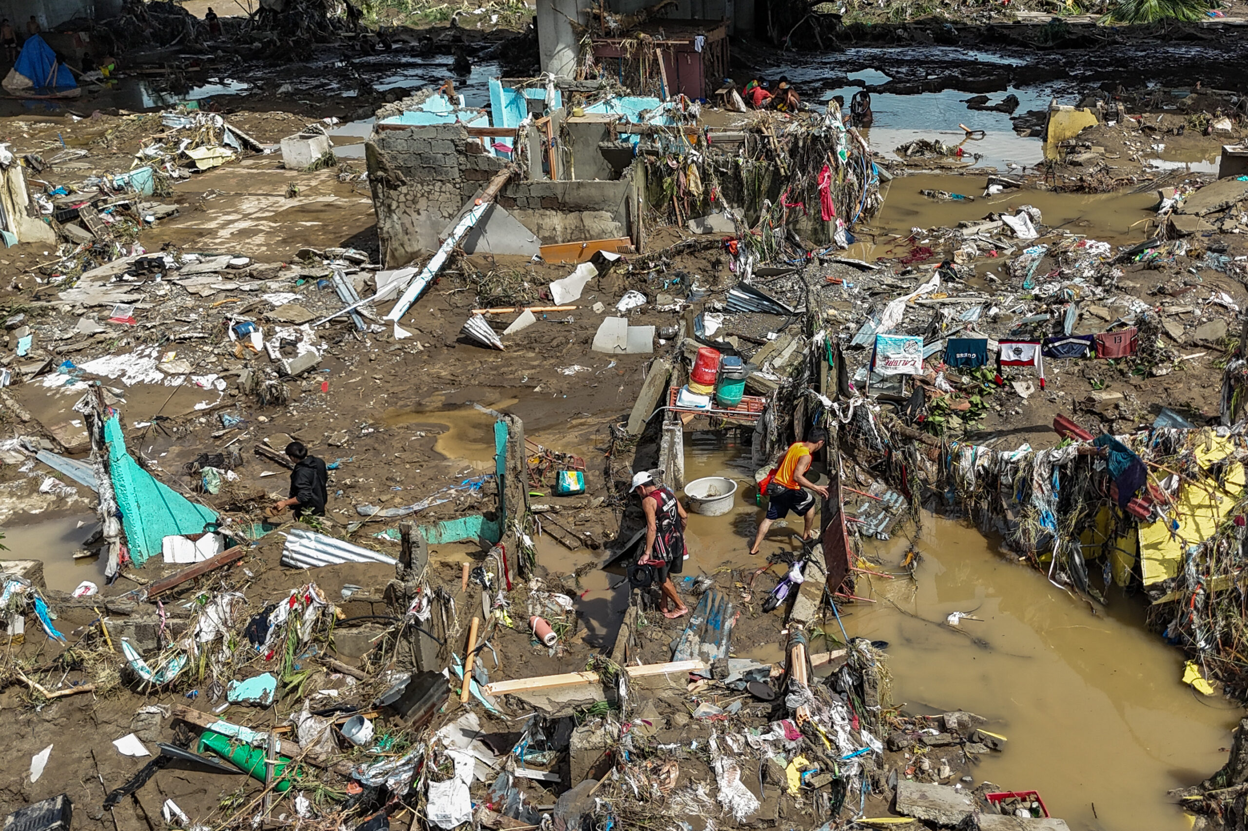 tufao-deixa-mais-de-60-mortos-nas-filipinas