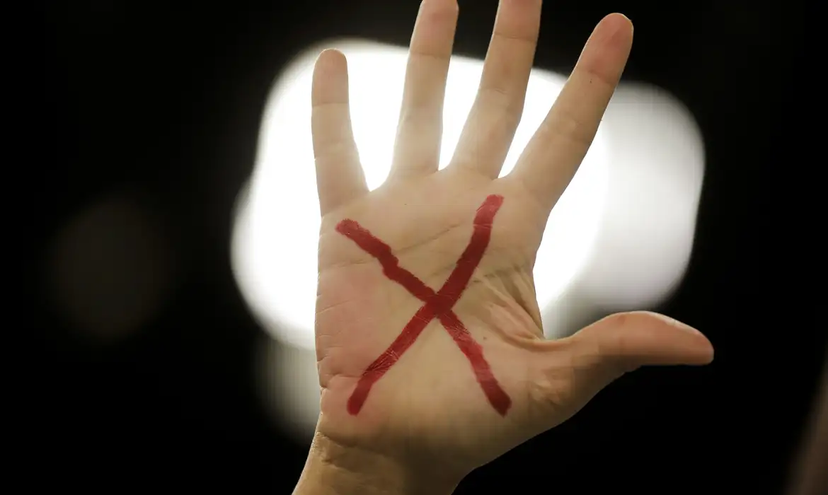 62%-dos-brasileiros-dizem-nao-saber-como-ajudar-mulher-vitima-de-violencia,-aponta-pesquisa