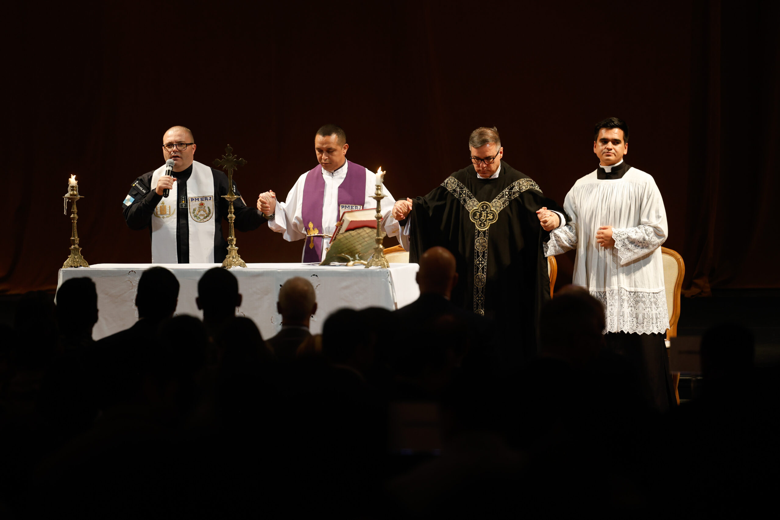 missa-de-7o-dia-homenageia-policiais-mortos-em-operacao-no-rio