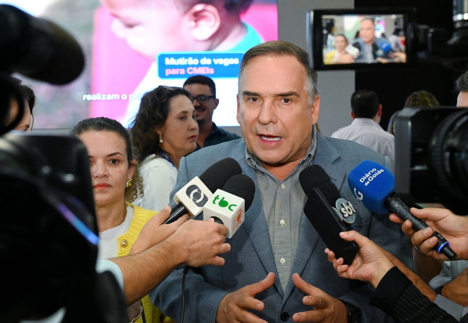 pesquisa-aponta-que-62,7%-aprovam-forma-de-trabalho-de-sandro-mabel