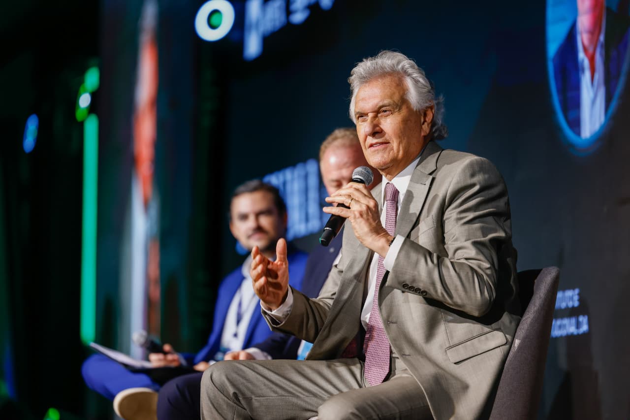 caiado-destaca-equilibrio-fiscal-e-seguranca-de-goias-em-conferencia-nacional