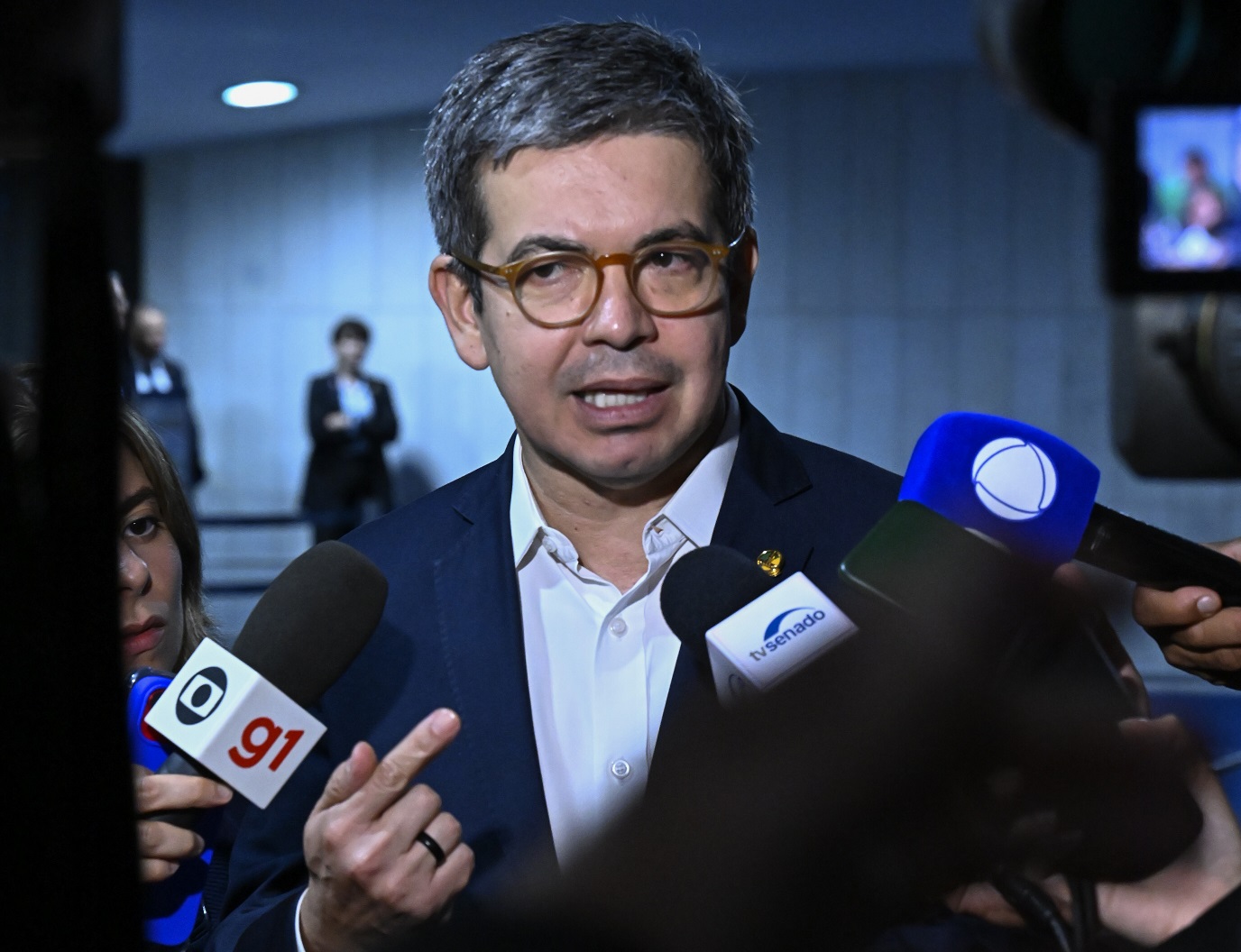 rotular-faccoes-como-terroristas-nao-combate-crime,-diz-randolfe