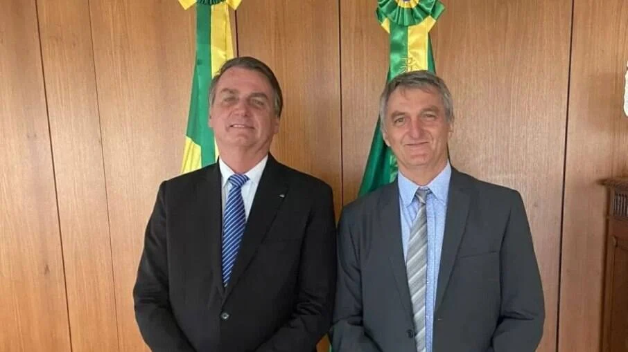 irmao-de-bolsonaro-diz-que-justica-quer-que-ex-presidente-morra-na-cadeia