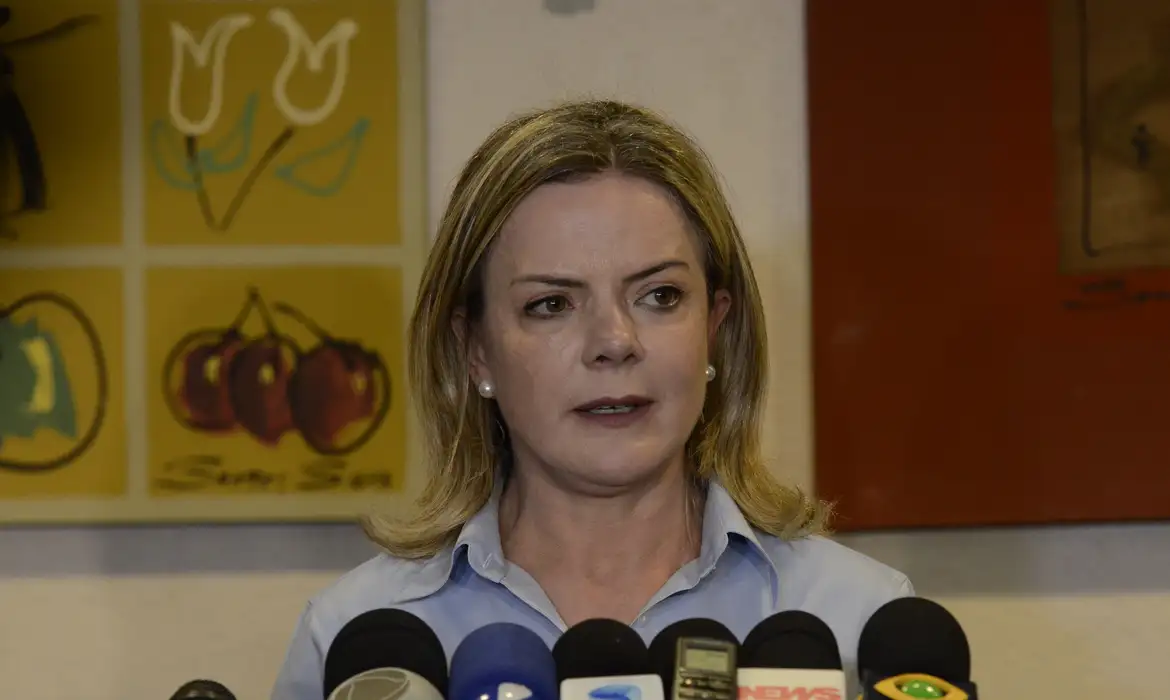 gleisi:-presidente-quis-ouvir-experiencia-de-ex-governadores-e-pauta-de-seguranca