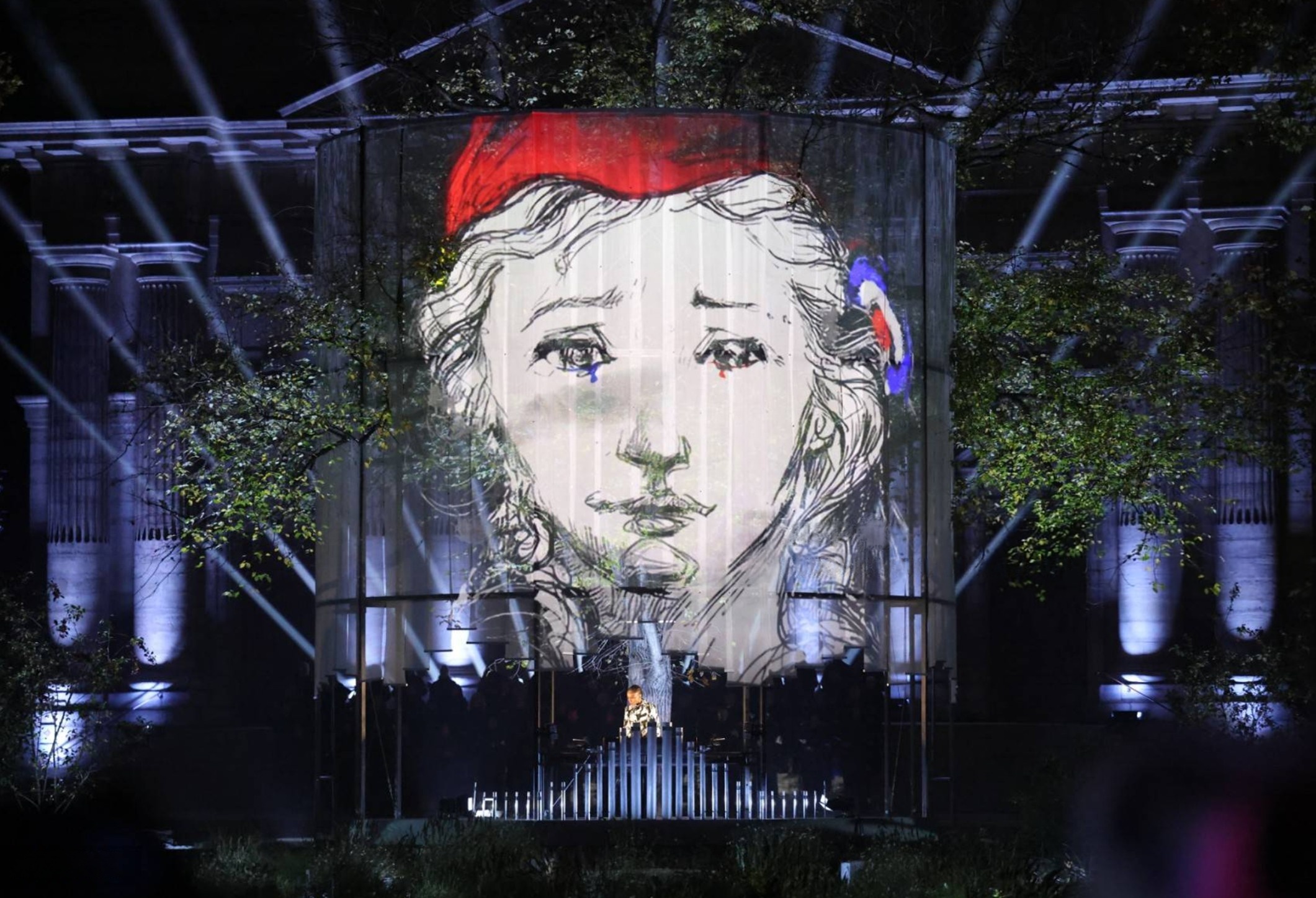 franca-homenageia-vitimas-de-atentados-jihadistas-de-paris-10-anos-depois