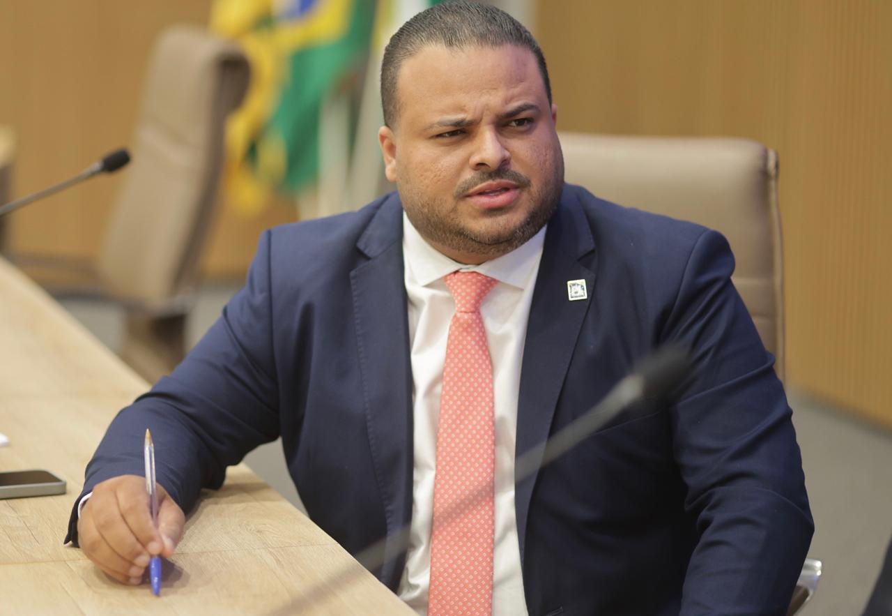 camara-de-aparecida-aprova-lei-que-proibe-livros-com-conteudo-erotico-nas-escolas