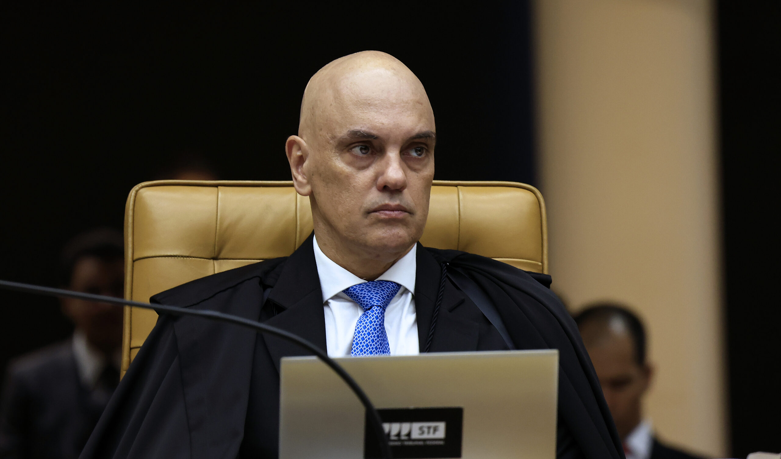 chefe-do-exercito-pede-a-moraes-que-militares-condenados-nao-sejam-algemados-na-hora-da-prisao