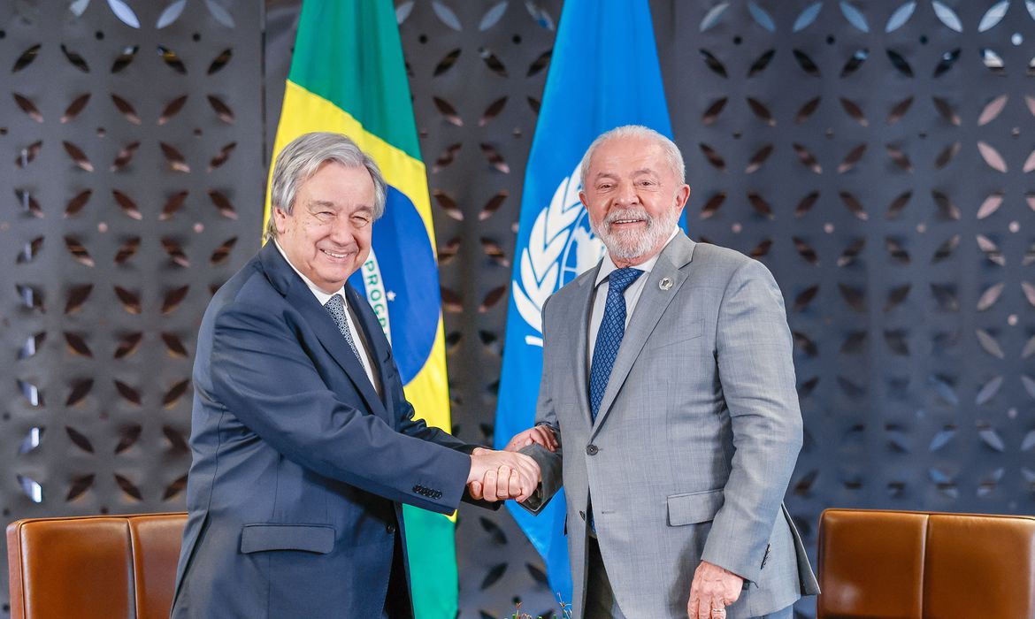 lula-e-guterres-se-encontram-em-negociacoes-e-pressionam-por-acordo-na-cop30
