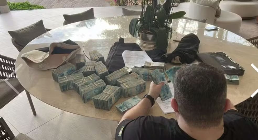 caso-master:-pf-apreendeu-r$-230-milhoes-em-obras-de-arte,-dinheiro,-carros,-joias-e-jatinho