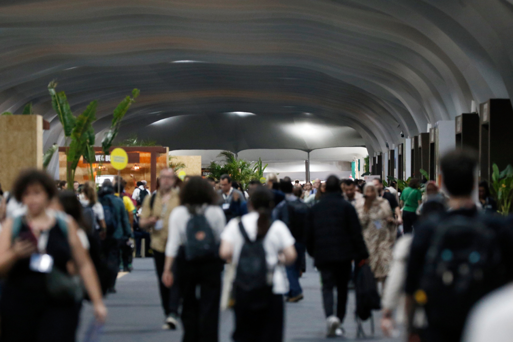 a-poucas-horas-do-fim-da-cop30,-negociacoes-prosseguem-em-belem