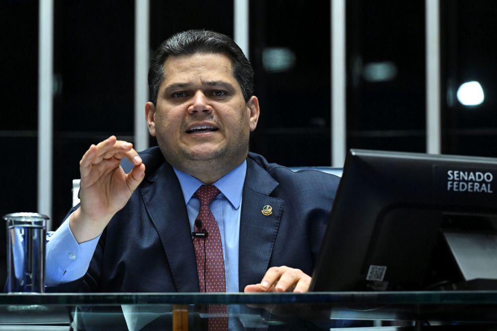apos-elogio-de-messias,-alcolumbre-diz-que-senado-analisara-indicacao-‘no-momento-oportuno’