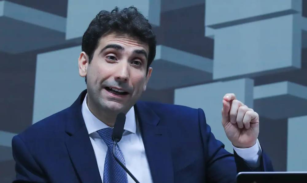 galipolo-defende-acordo-do-bc-com-campos-neto-por-falhas-de-controle-no-santander