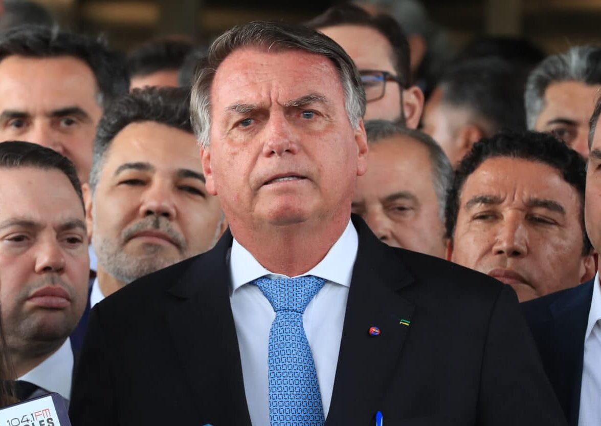 pl-suspende-salario-e-atividades-de-bolsonaro-apos-cumprimento-de-pena-na-prisao
