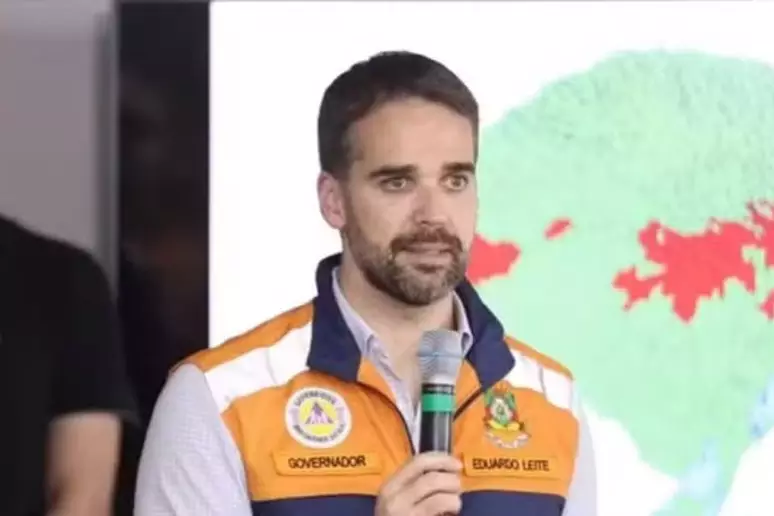 eduardo-leite-projeta-2026-e-diz-que-tarcisio-deve-‘deixar-o-bolsonarismo-e-vir-mais-ao-centro’