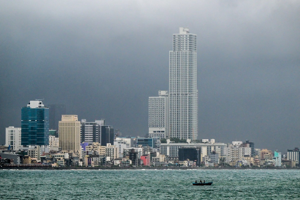 chuvas-dificultam-limpeza-no-sri-lanka-apos-inundacoes-que-atingiram-varios-paises-da-asia