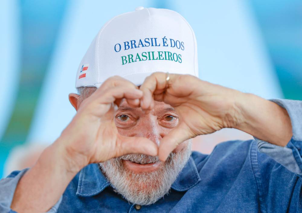 lula-bate-flavio-bolsonaro-por-15-pontos-e-tarcisio-por-5-no-2o-turno,-diz-datafolha
