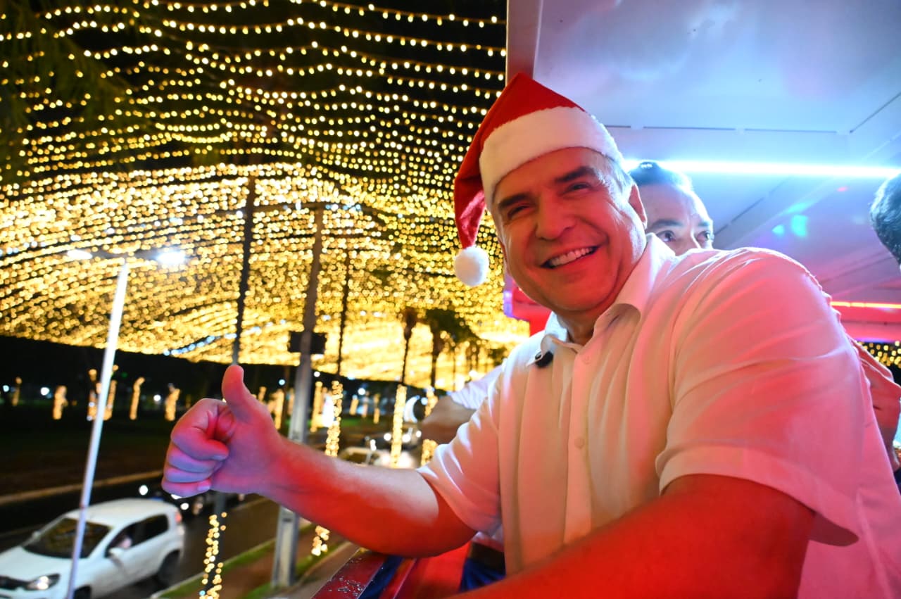 mabel-inaugura-iluminacao-de-natal-com-tunel-de-luzes-na-praca-tamandare