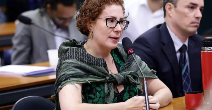 esquerda-ve-renuncia-de-zambelli-como-tentativa-oportunista-de-nao-perder-direitos-politicos