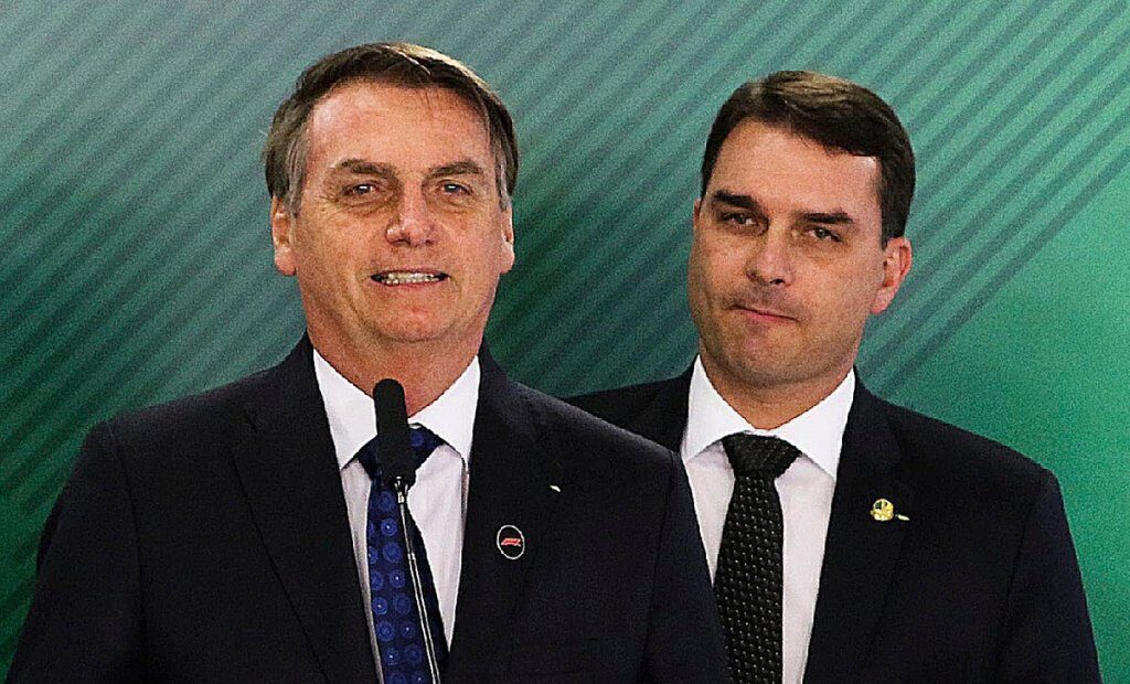flavio-bolsonaro-diz-que-so-abre-mao-de-candidatura-a-presidencia-para-o-pai