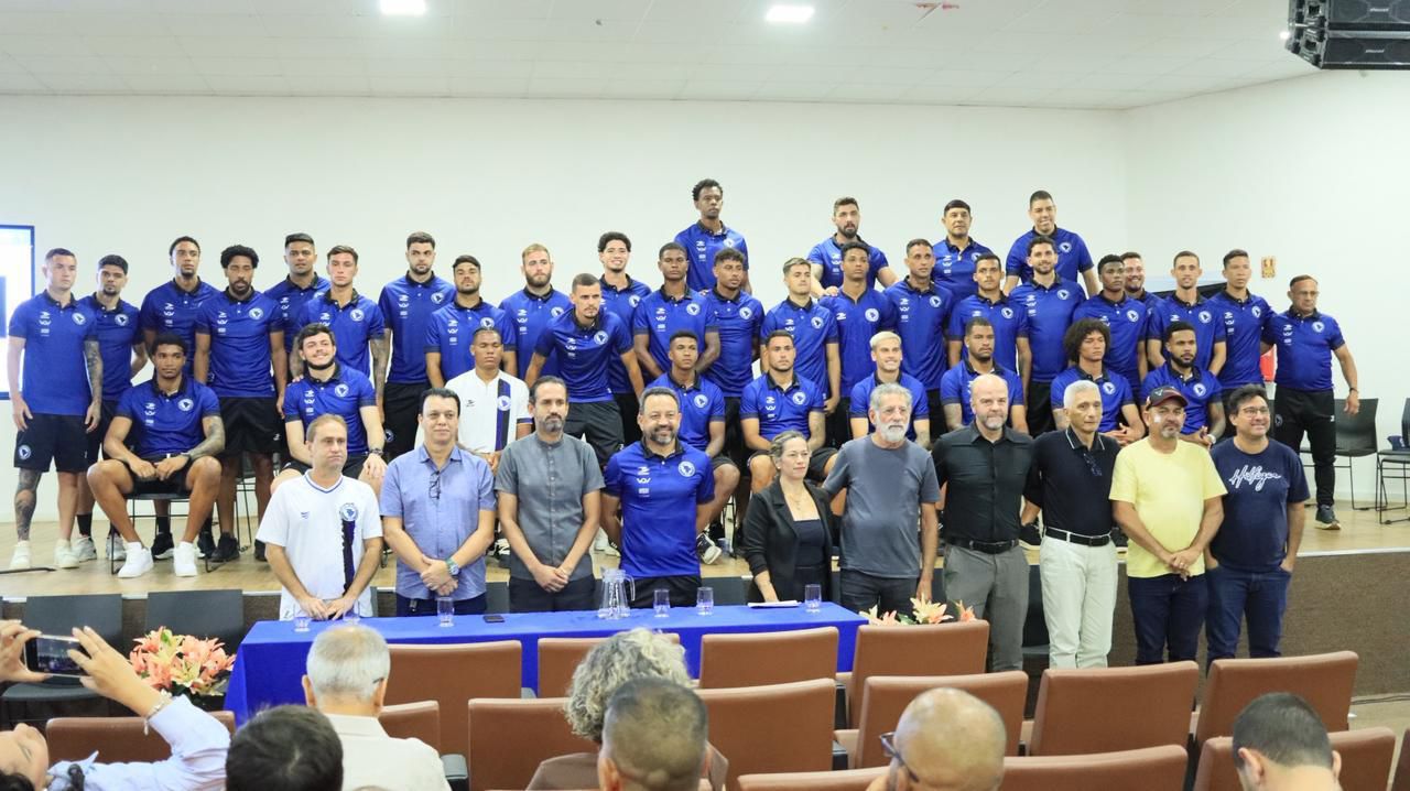 centro-oeste-neropolis-apresenta-elenco-e-uniformes-para-estreia-na-elite-estadual
