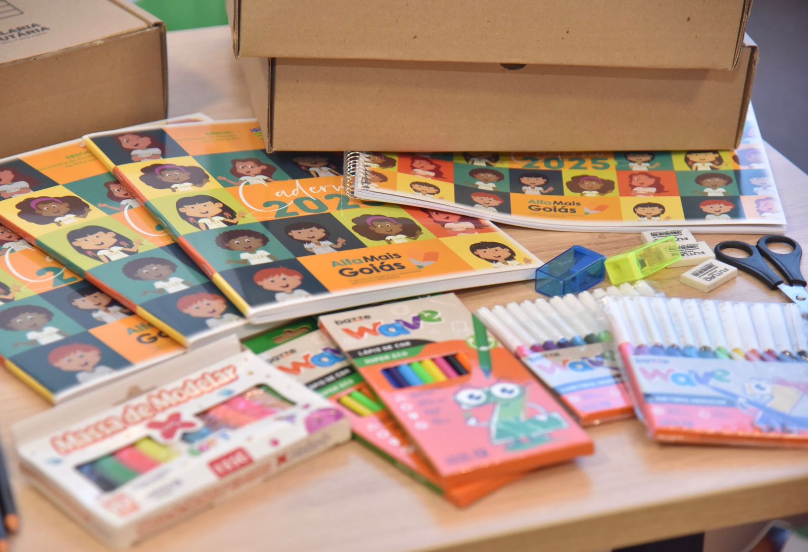 prefeitura-de-aparecida-recebe-20-mil-kits-escolares-do-governo-do-estado