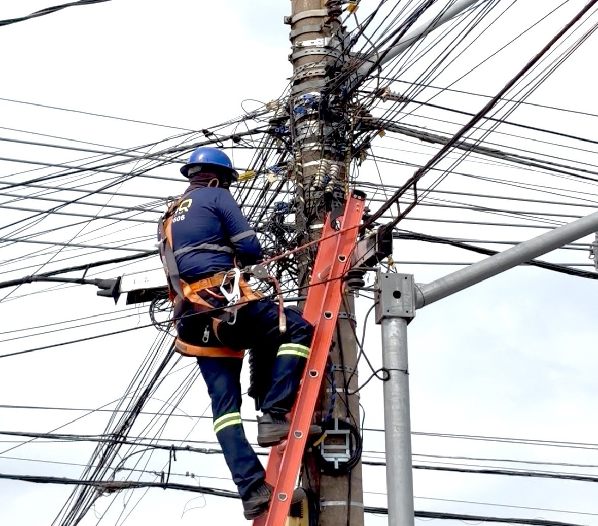 prefeitura-orienta-como-solicitar-retirada-de-fios-soltos-ou-baixos-em-goiania