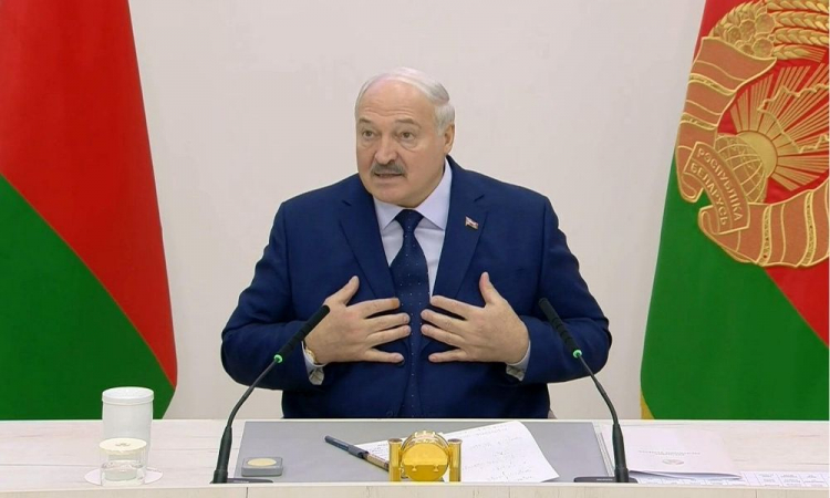 ditador-da-belarus-anuncia-ter-recebido-supermissil-de-putin
