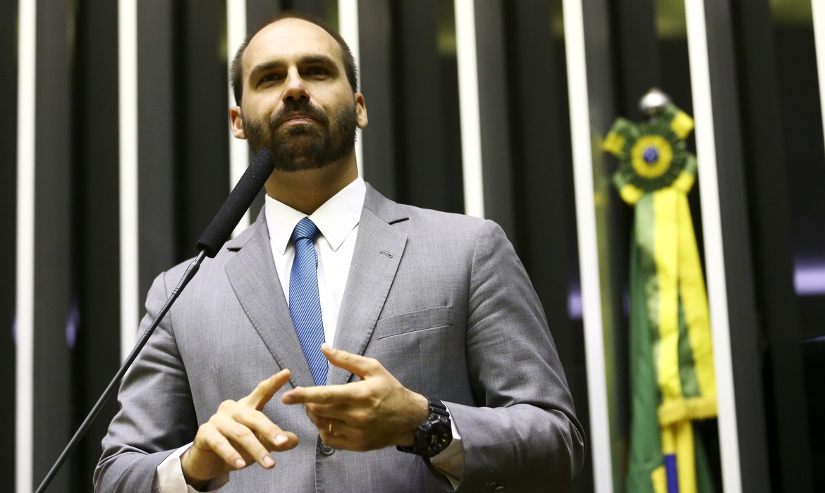eduardo-bolsonaro-perde-seu-mandato-de-deputado-federal-por-excesso-de-faltas