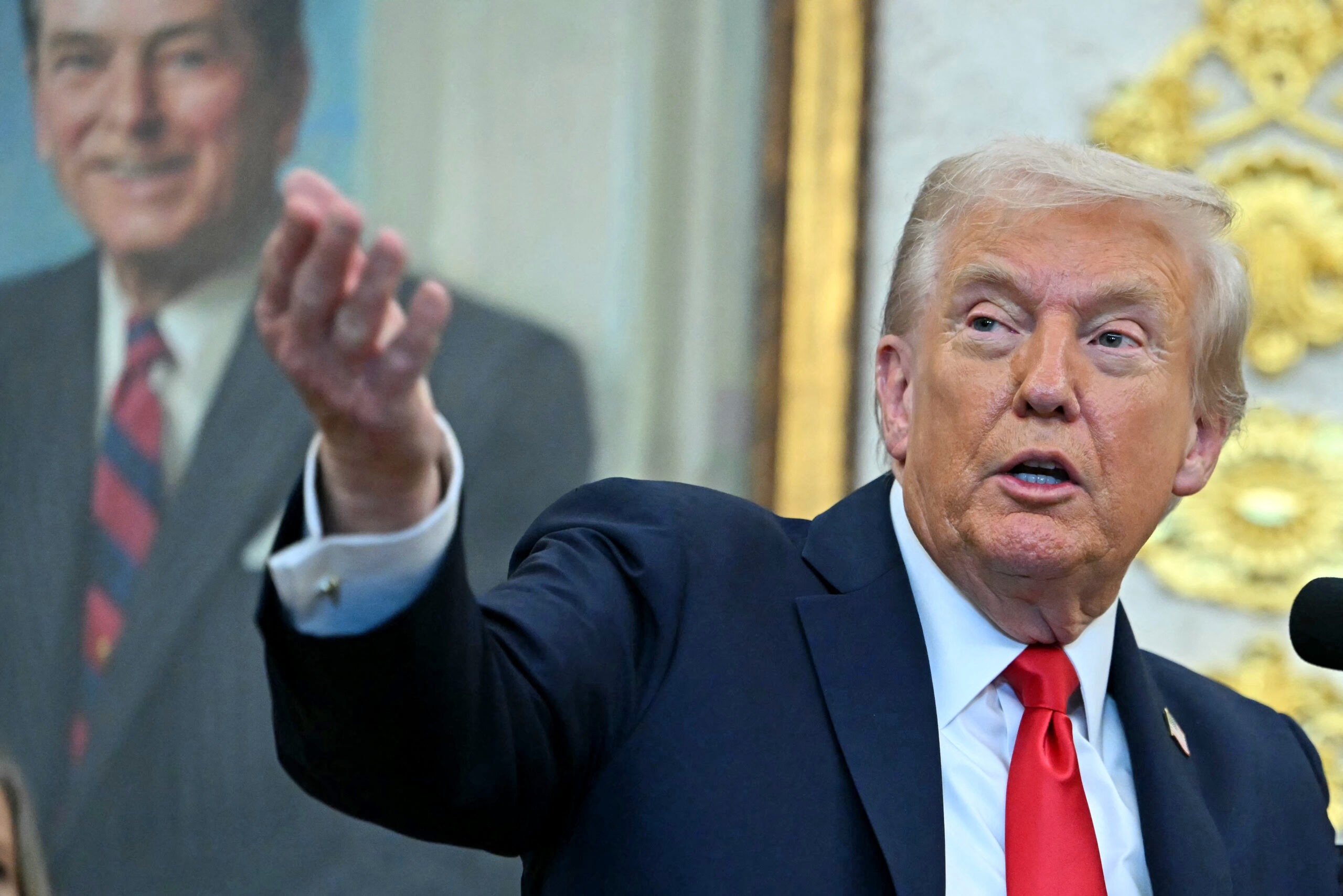 congresso-acusa-trump-de-violar-lei-ao-reter-arquivos-do-caso-epstein