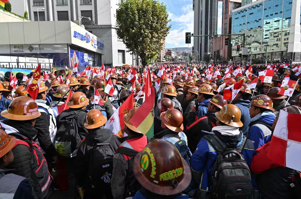 protestos-por-cortes-nos-subsidios-aos-combustiveis-param-vias-na-bolivia