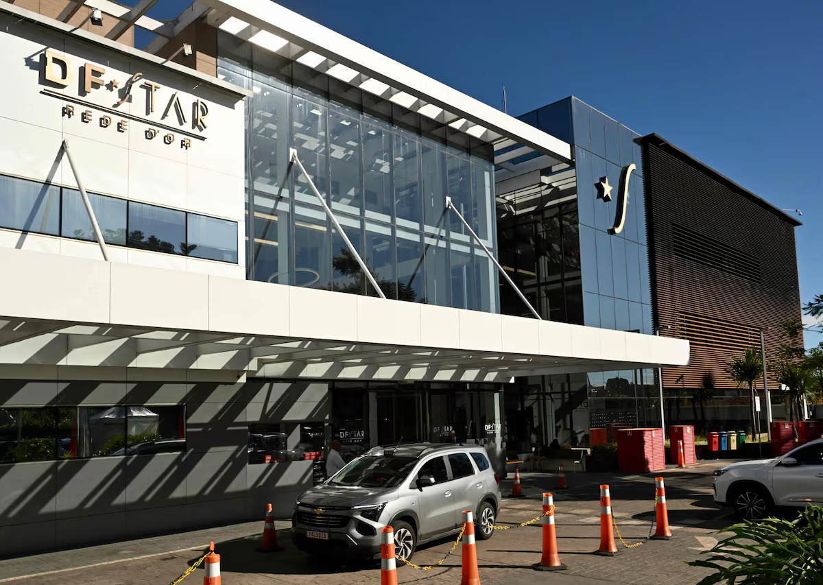 medicos-vao-avaliar-necessidade-de-procedimento-sobre-solucos-de-bolsonaro