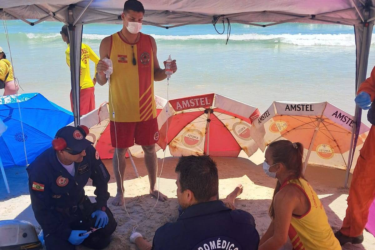 chines-morre-apos-passar-mal-durante-pratica-de-surfe-em-florianopolis