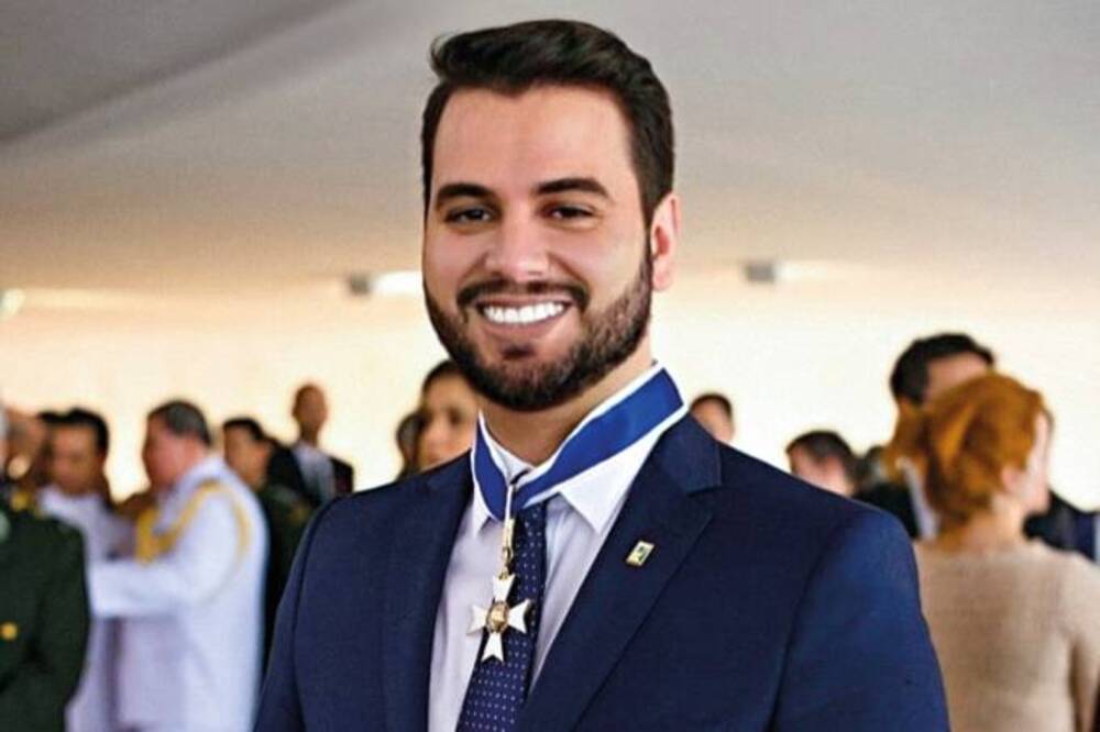 quem-e-filipe-martins,-que-teve-prisao-domiciliar-decretada-apos-tentativa-de-fuga-de-silvinei