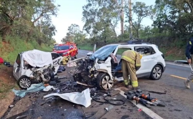 familia-de-aparecida-morre-em-colisao-frontal-na-br-040,-em-paracatu-(mg)