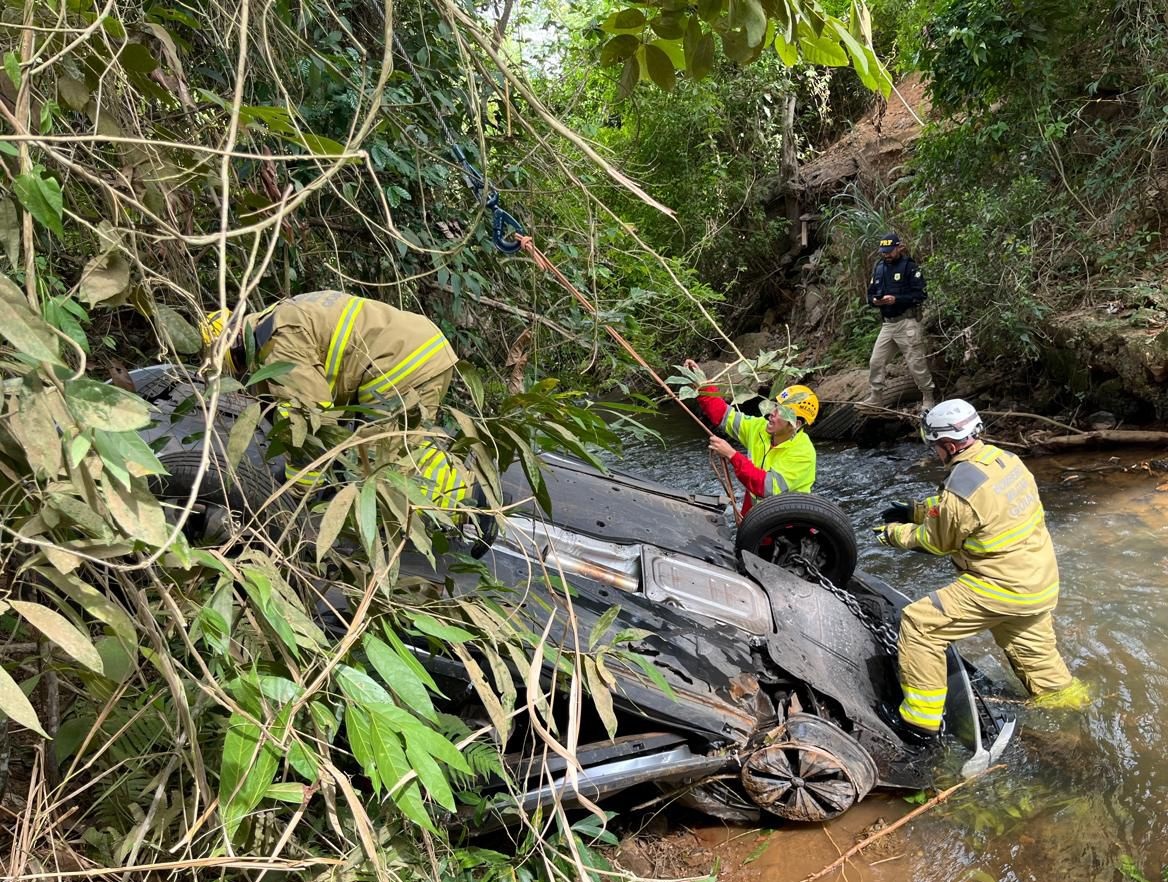 quatro-pessoas-da-mesma-familia-morrem-em-acidente-na-br-050,-em-campo-alegre