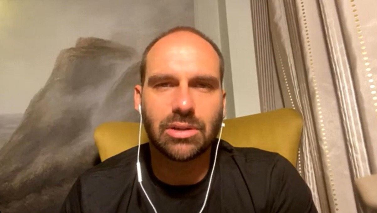 eduardo-bolsonaro,-apos-ordem-para-retornar-a-posto-no-rj:-nao-entregarei-meu-cargo-na-pf